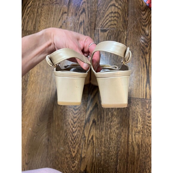 Stuart Weitzman Patent Leather Bow Accents Slingback Sandals Women's Size: 7.5 - Picture 3 of 4